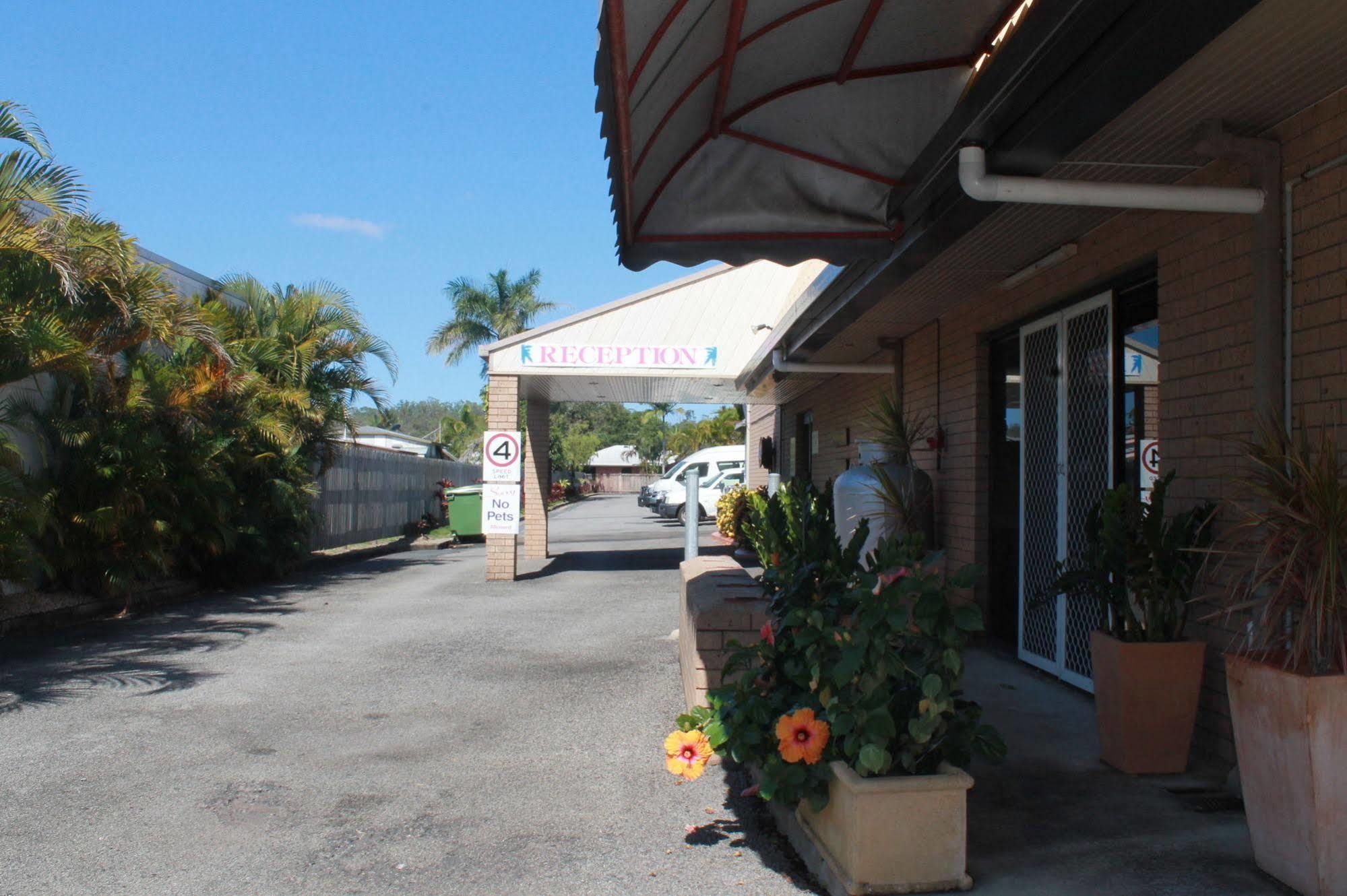 Sarina Motor Inn Exterior photo